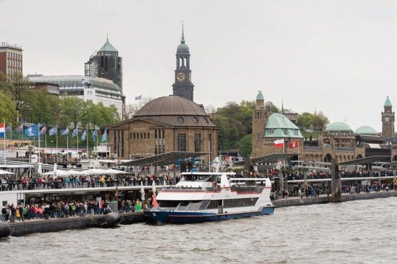 hamburg-one-hour-traditional-harbor-cruise