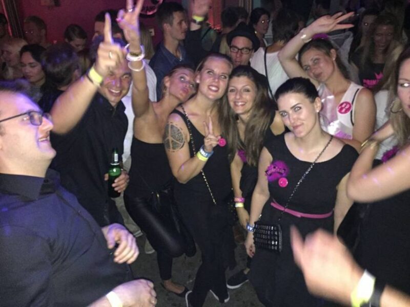 Hamburg Private Premium Tour with Night PubCrawl - Who Should Book This Tour?