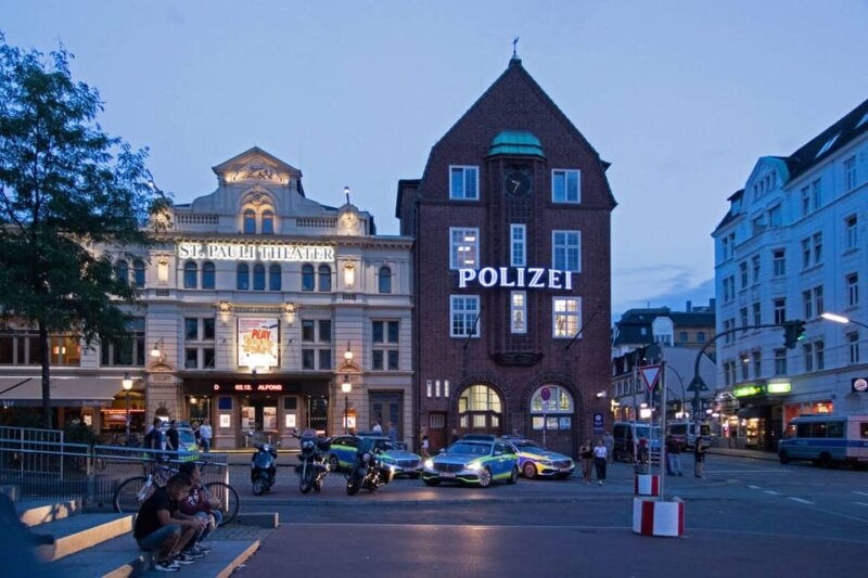 hamburg-private-st-pauli-red-light-district-tour