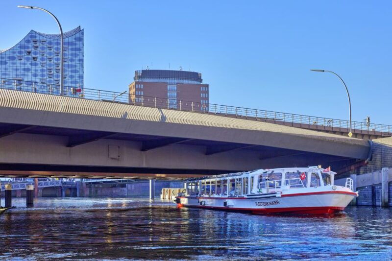 hamburg-sightseeing-cruise-through-the-citys-waterways