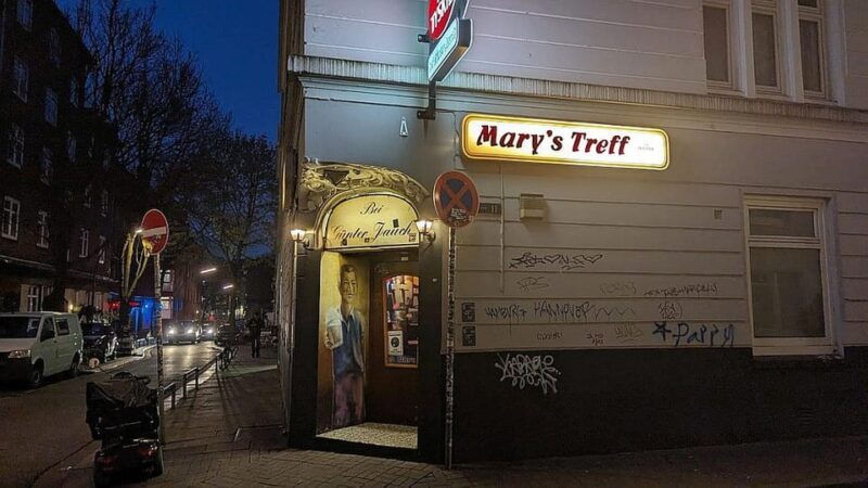 hamburg-st-pauli-coffee-klatch-with-ex-dominatrix-perfect-in-rainy-weather