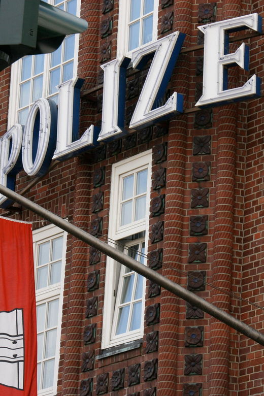 hamburg-st-pauli-guided-walk-for-school-groups