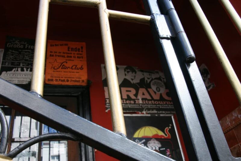 hamburg-st-pauli-walking-tour-with-live-music