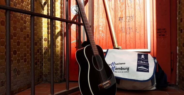 hamburg-st-pauli-walking-tour-with-live-music