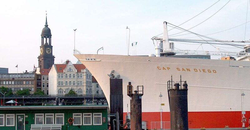 hamburg-traditional-harbor-tour-with-commentary