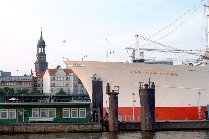 hamburg-traditional-harbor-tour-with-commentary
