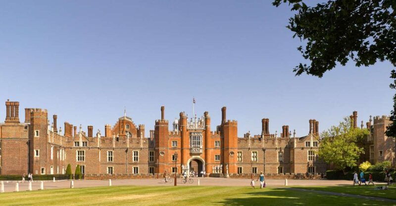 hampton-court-palace-and-windsor-castle-private-car-tour