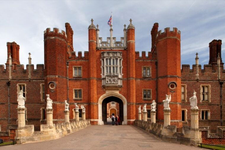 hampton-court-palace-and-windsor-castle-private-car-tour