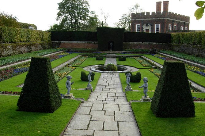 hampton-court-palace-private-tour-from-london