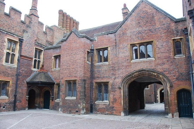 hampton-court-palace-private-tour-secrets-of-henry-viii