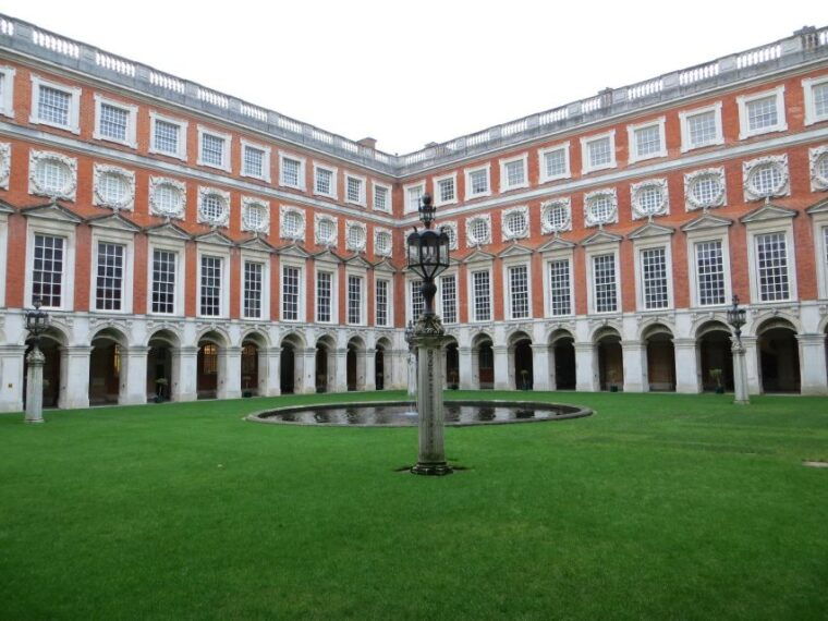hampton-court-palace-private-tour-with-fast-track-entry