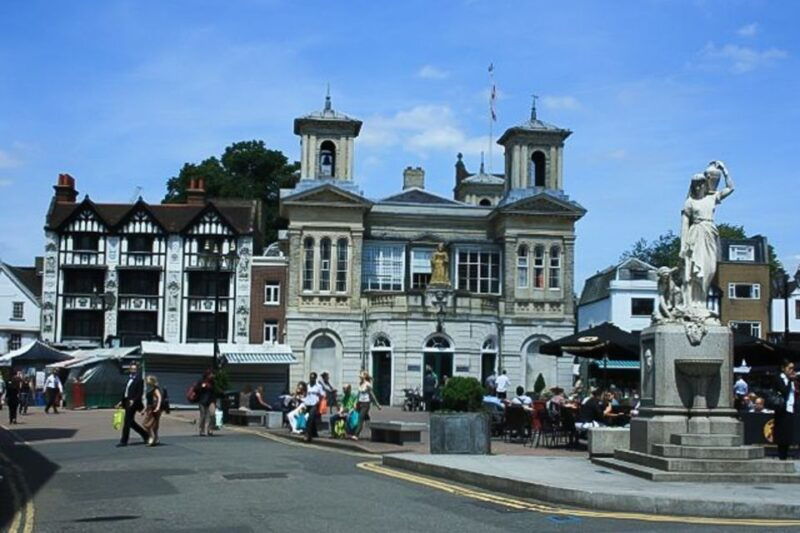 hampton-court-palace-river-thames-bike-tour