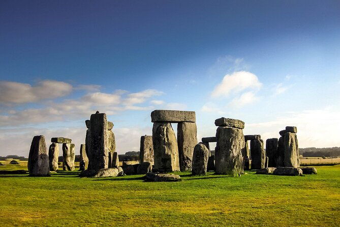 hampton-court-palace-stonehenge-roman-bath-private-tour-with-passes