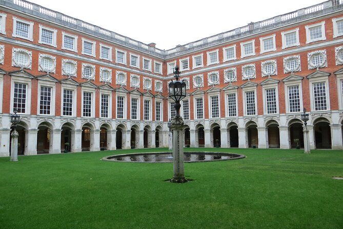 hampton-court-palace-stonehenge-roman-bath-private-tour-with-passes