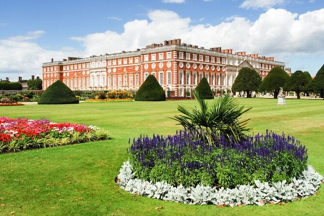 hampton-court-palace-windsor-castle-private-car-tour-from-london