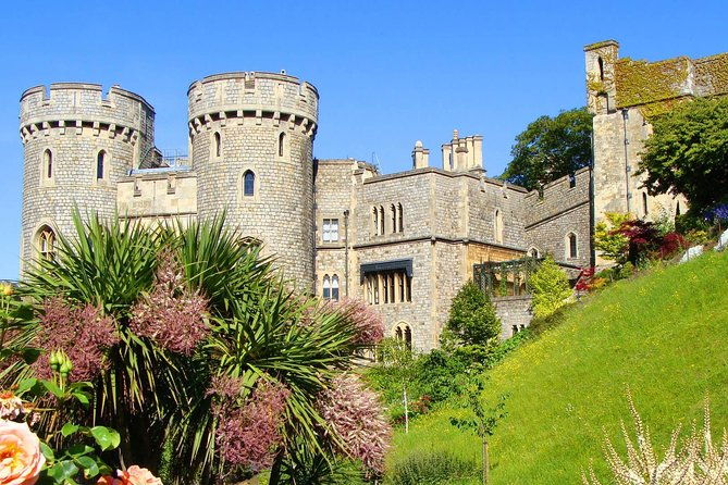 hampton-court-palace-windsor-castle-private-car-tour-from-london