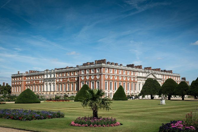 hampton-court-palace-windsor-castle-private-car-tour-from-london