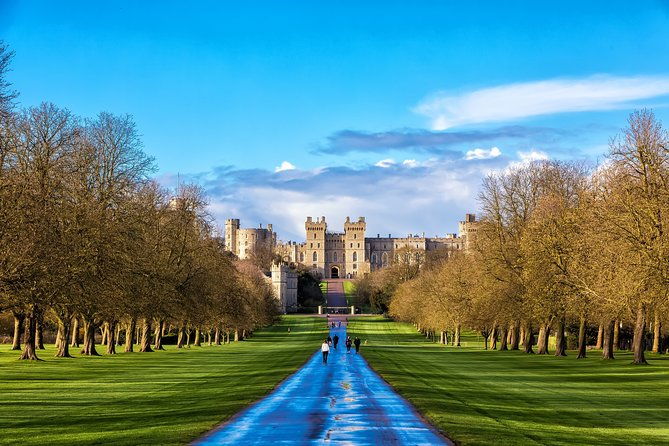 hampton-court-palace-windsor-castle-private-car-tour-from-london
