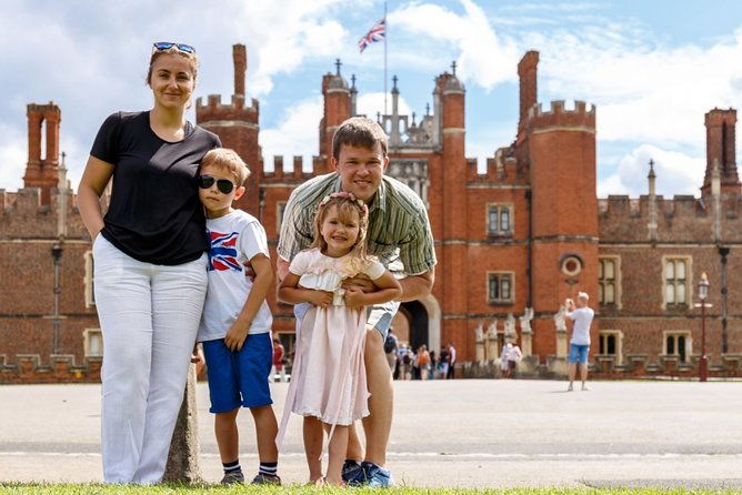 hampton-court-palace-windsor-castle-private-car-tour-from-london