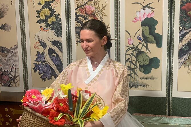 Hanbok Experience & Seasonal Half-Day Private Package Tour - Overview of the Tour Experience