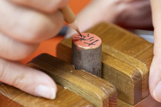 hand-carved-stamps-made-with-craftsmen-in-asakusa-tokyo