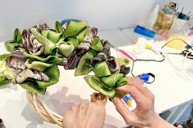 handmade-wreath-experience-using-tatami-mat-edges-in-setagaya
