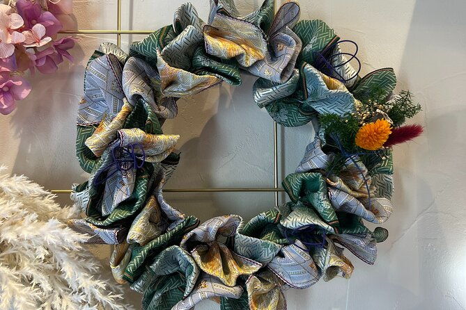 handmade-wreath-experience-using-tatami-mat-edges-in-setagaya