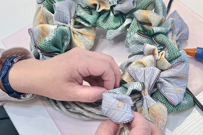 handmade-wreath-experience-using-tatami-mat-edges-in-setagaya