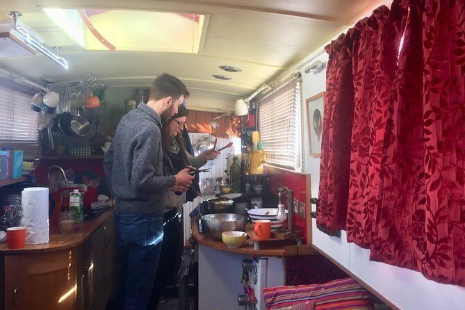 hands-on-churros-chocolate-class-on-a-london-houseboat