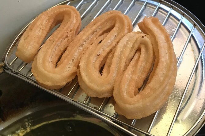 hands-on-churros-chocolate-class-on-a-london-houseboat