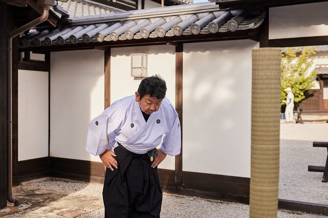 hands-on-class-to-learn-bushido-zen-near-osakacastle-with-photo