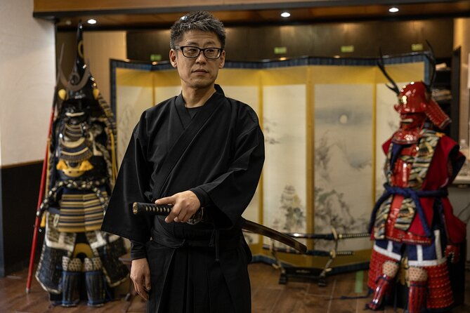 hands-on-class-to-learn-bushido-zen-near-osakacastle-with-photo