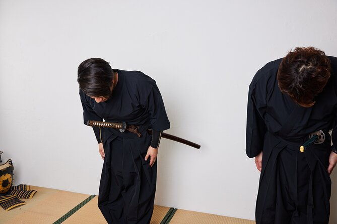 hands-on-class-to-learn-bushido-zen-near-osakacastle-with-photo