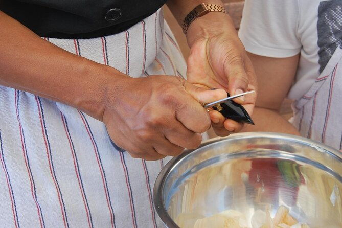 hands-on-fideua-or-paella-class-in-barcelona-in-a-locals-home