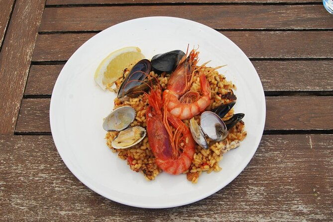 hands-on-fideua-or-paella-class-in-barcelona-in-a-locals-home