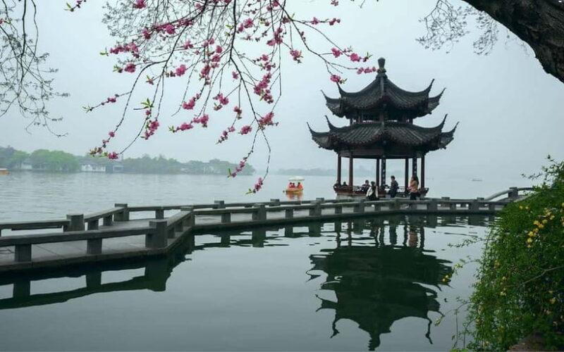 Hangzhou Highlights: West Lake, Silk Culture & Art Workshop - Key Points