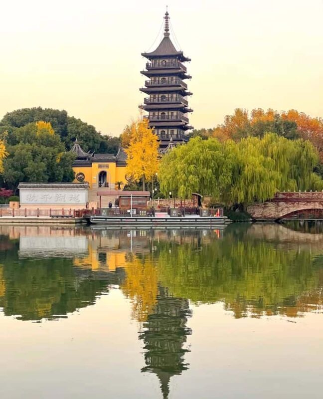 Hangzhou to Jiaxing: South Lake, Local Snack & Heritage Walk - Lunch at Nanhu Tiandi: Modern Meets Tradition