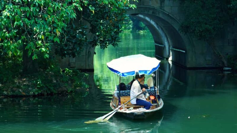 Hangzhou: West Lake Yuloh Boat with Local Guide - Detailed Breakdown of the Itinerary