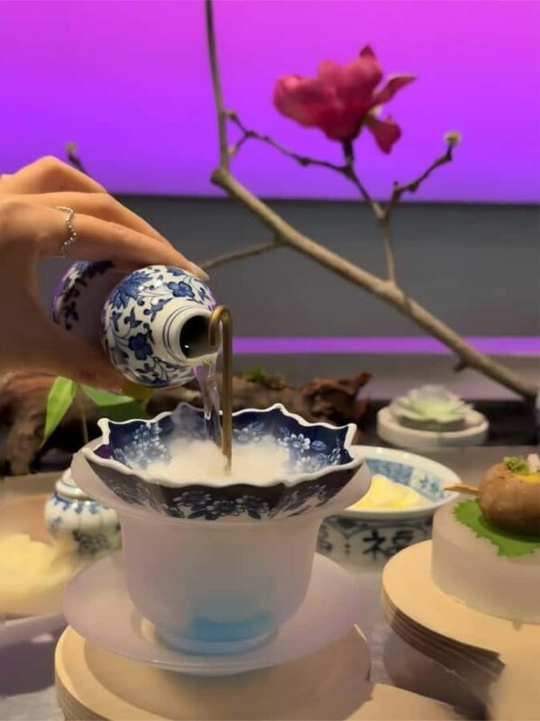 Hangzhou:Making a Blue and White Porcelain Themed Drink - What Is the Experience All About?