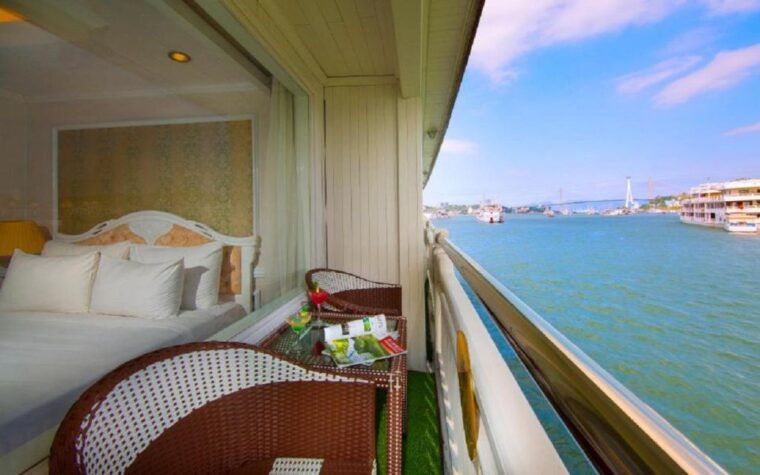 hanoi-2-day-luxury-cruise-bai-long-bay-with-cave-kayaking