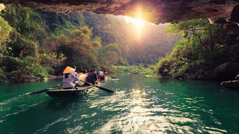 Hanoi: 2-Day Trang An, Bai Dinh & Yen Tu Buddhist Tour - Visiting Trang An: The "Halong Bay on Land"