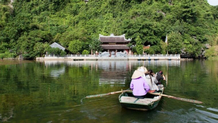 hanoi-3-day-ninh-binh-ha-long-bay-cave-kayak-swimming