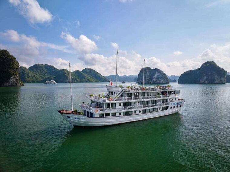 hanoi-3-day-ninh-binh-ha-long-bay-cruise-04-stars-cruises