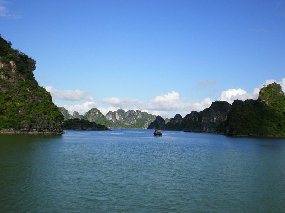 hanoi-4-day-tour-of-hanoi-halong-bay-hoa-lu-trang-an