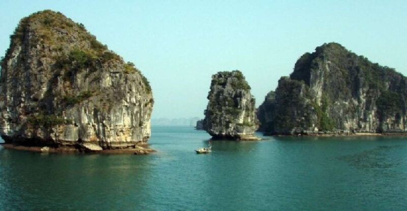 hanoi-4-day-tour-of-hanoi-halong-bay-hoa-lu-trang-an