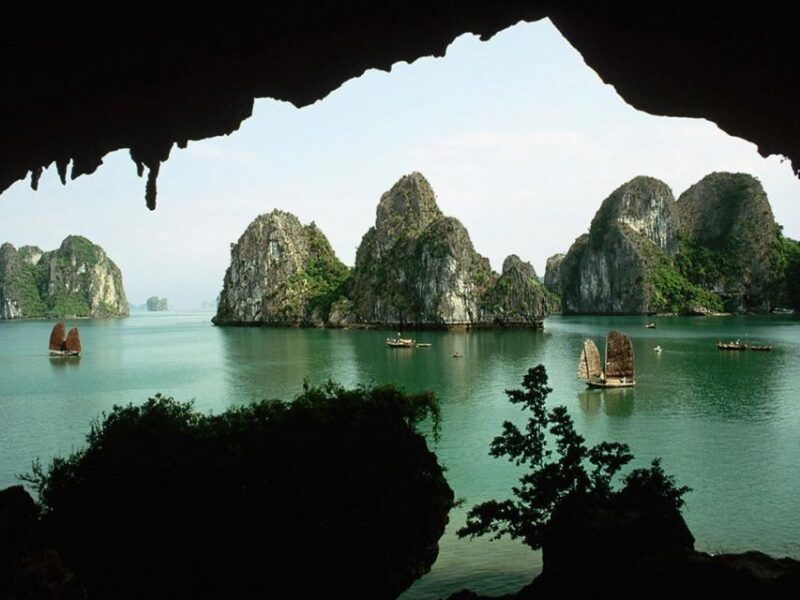 hanoi-4-day-tour-of-hanoi-halong-bay-hoa-lu-trang-an