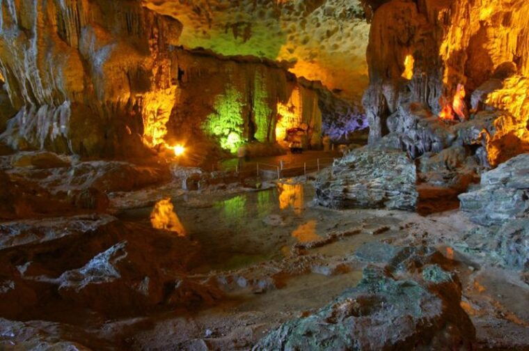 hanoi-4-day-tour-of-hanoi-halong-bay-hoa-lu-trang-an