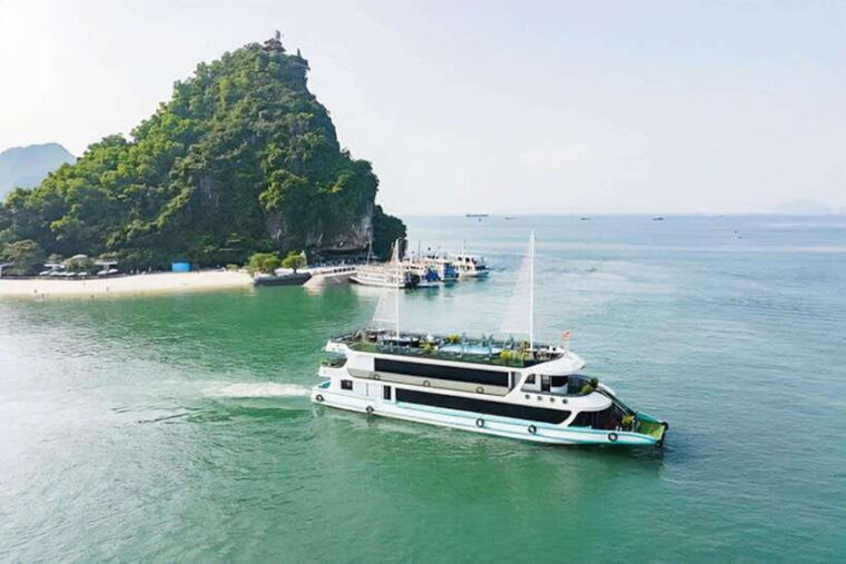 hanoi-5-star-halong-bay-cruise-with-lunch-jacuzzi-party