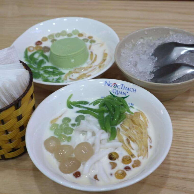 hanoi-authentic-cyclo-ride-and-street-food-experience