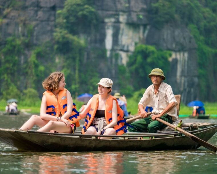 hanoi-bai-dinh-trang-an-mua-cave-with-small-group